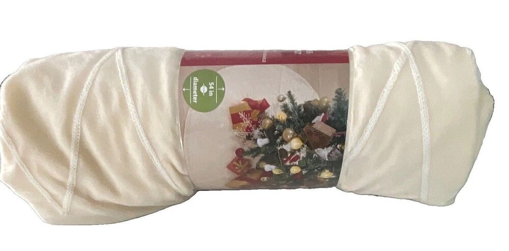 Merry Moments White Faux Fur Christmas Tree Skirt Round 54 in Machine Washable